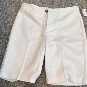 Crosby White Bermuda Shorts Tailored just above Knee-Length